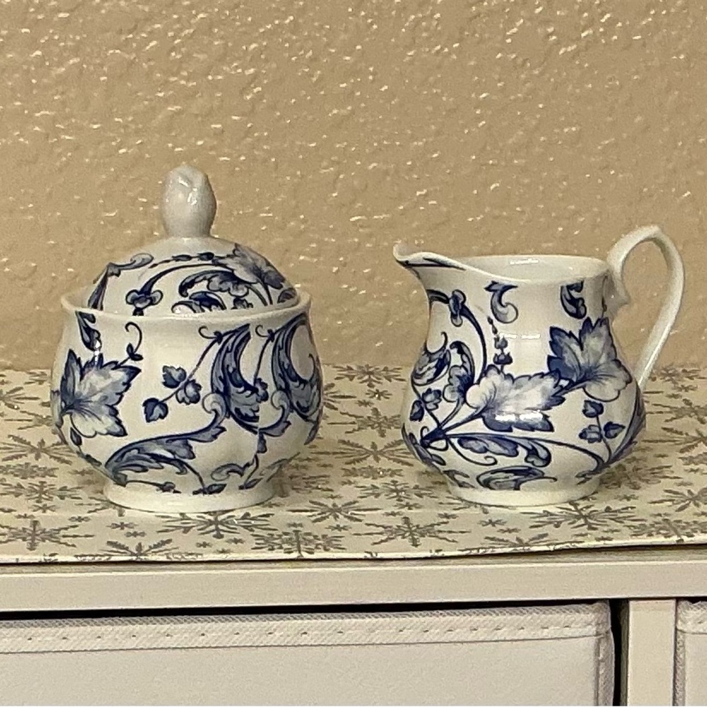 Kent Pottery Blue and White Leaf Pattern Creamer and Sugar Bowl Set